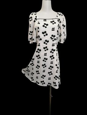 🖤 Black & White Floral Square-Neck Puff Sleeve Dress